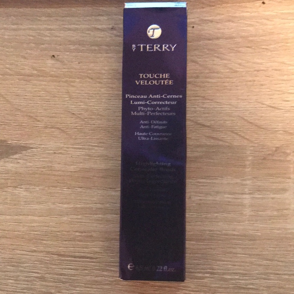 Touche Veloutte highlighting concealer by Terry